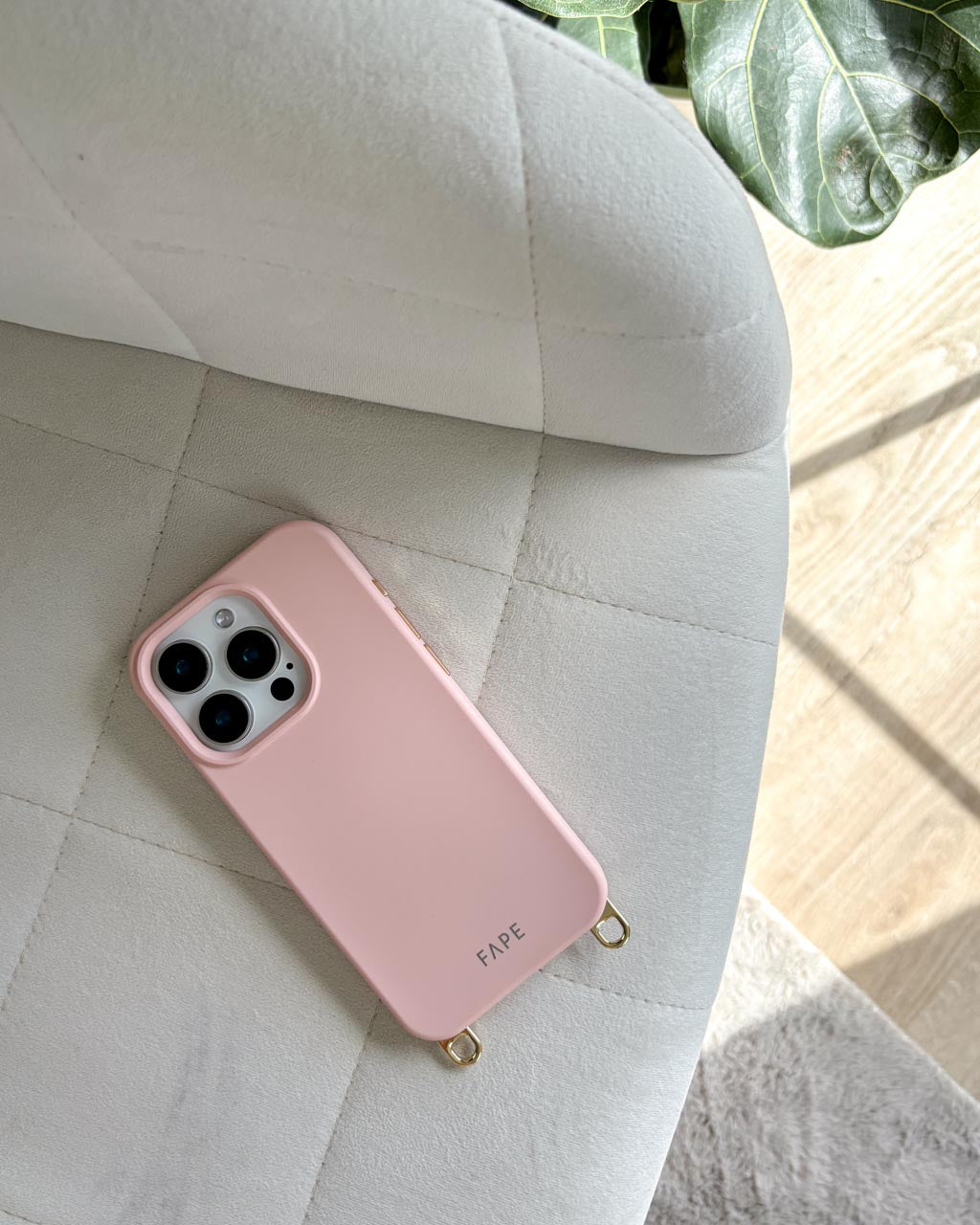 Handyhülle mit abnehmbaren goldenen Ösen - rosa